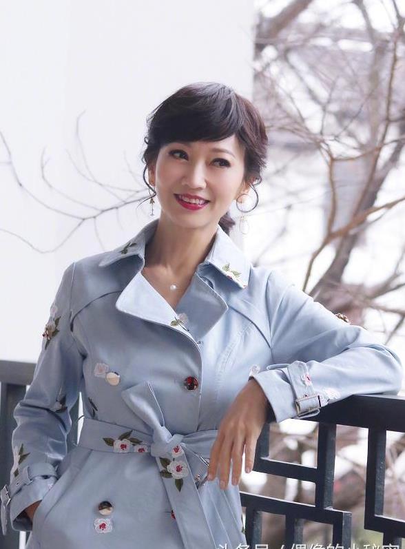 空乘专业出身，中途进军娱乐圈的四位明星，外加一位新人