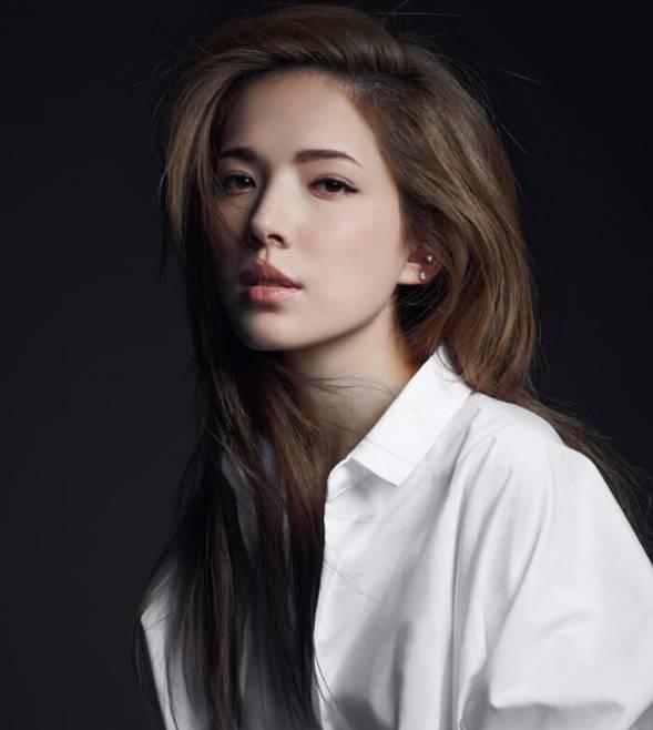 还记得《恶作剧之吻》里的女二号裴子瑜吗?她