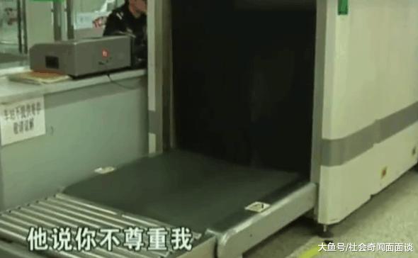 女子坐地铁过安检, 母亲被保安扇耳光? 保安: 她