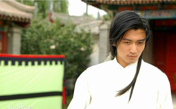 胡一天晒花无缺定妆照帅过谢霆锋,网友:这才