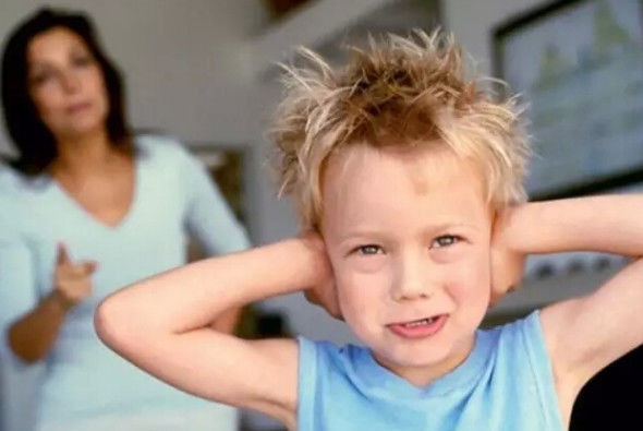 别总对孩子大吼大叫了,造成的伤害真的难以弥补