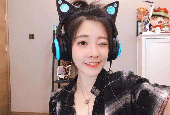 最美女主播冯提莫因脚伤鸽播,晒图却遭吐槽这