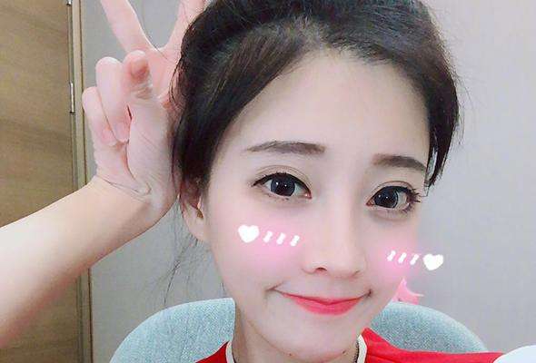 最美女主播冯提莫因脚伤鸽播,微博晒图却遭吐