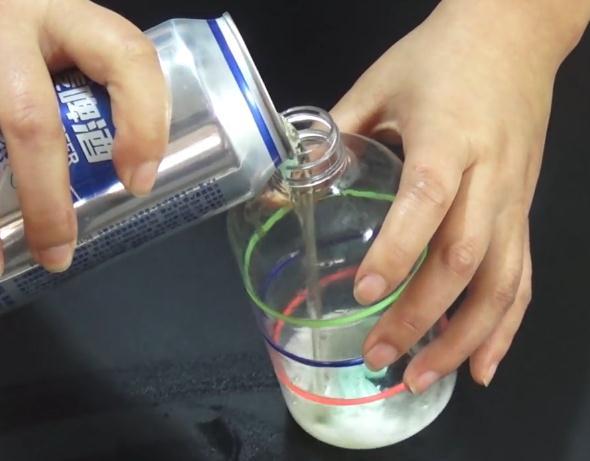 一点牙膏,一瓶啤酒,竟可以清理灶台上的油污,真