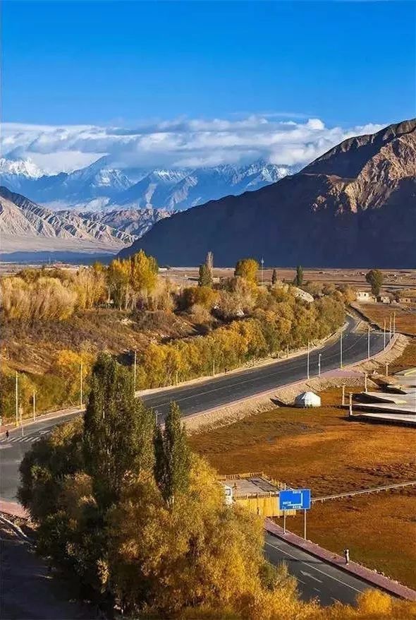 令人应接不暇穿越在喀喇昆仑山公路上—秋色大道(中国新疆喀什)有