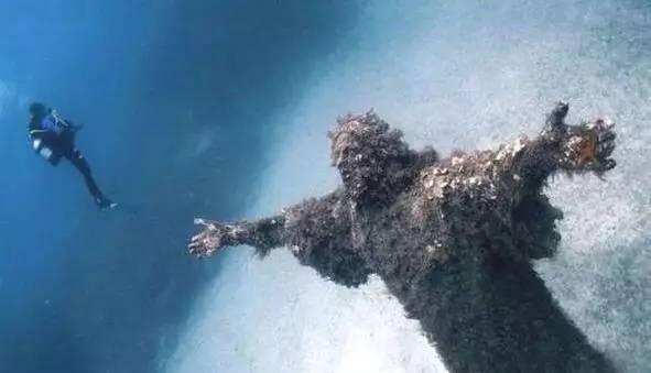 水下耶稣--深渊基督
