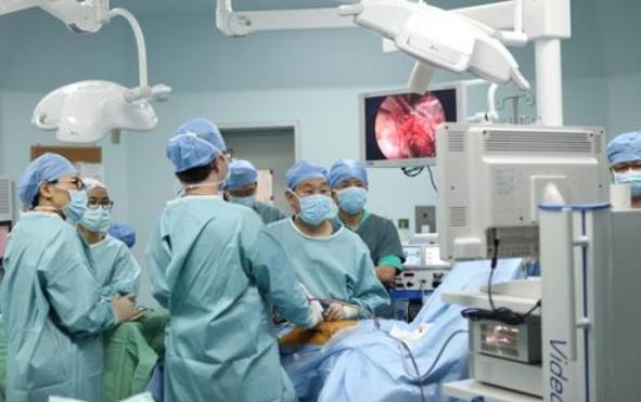 颈椎病成了骨巨细胞瘤,医生吓的都不敢上手术