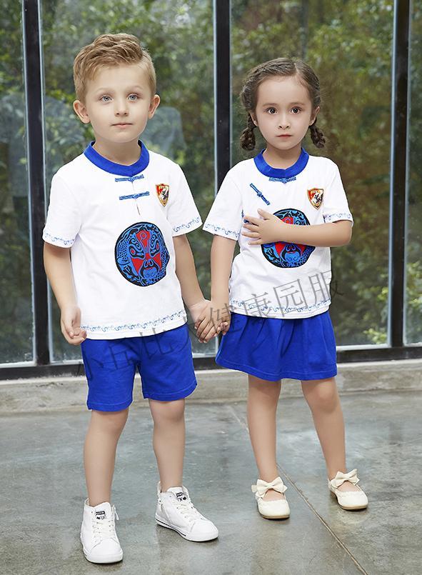 小模特街拍图-2018新款园服新款幼儿园园服