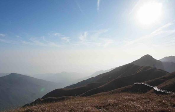 江西第一高峰,有10万亩草甸绵绵于1600多米的