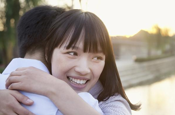 如何和女朋友谈恋爱聊天找到话题?