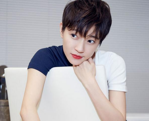 睡前给大家安利一下微电影的女主也是我们今天的主角——焦俊艳 微博