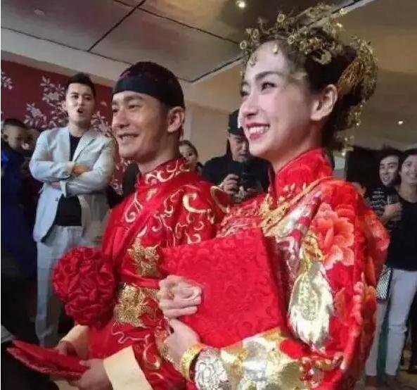 何炅随礼170万,吴奇隆300万,赵本山600万,明星