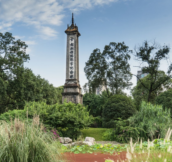人民公园是成都的一张名片，可以在此感受成都市民的慢生活!