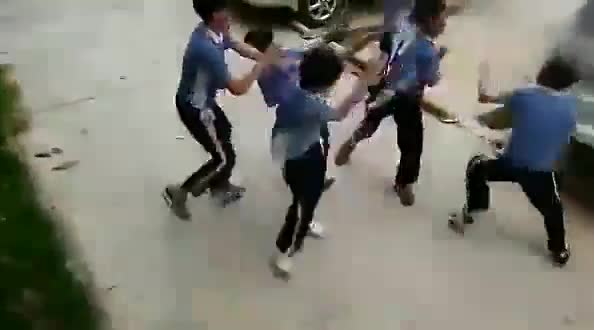 初中生应该,小小初中就一打五,看来打架是练练习物理年纪图片