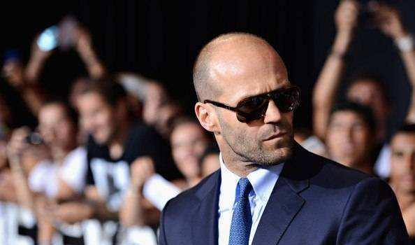 杰森 斯坦森在影片中开什么车的?