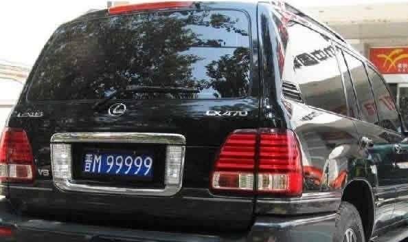 长沙这辆豪车走到哪都被交警查,只因为车牌比