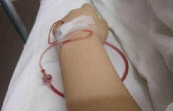 输液管里进气泡会要人命吗? 药水输完了忘记拔