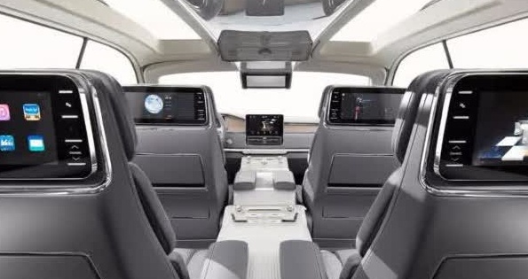 6座SUV上车自动弹出楼梯，车标会发光