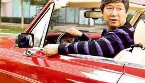 中国买劳斯莱斯第一人，20年来每天捐款7万多！妻子是好莱坞女星