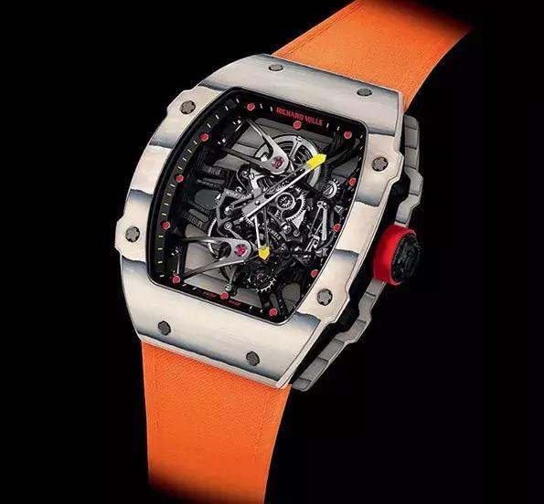 王思聪手上这块透明塑料表居然要2000万!