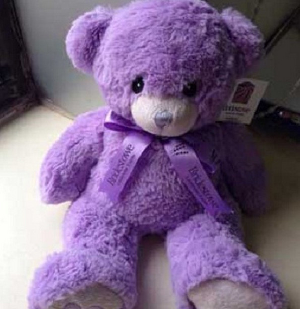 新买的泰迪熊味道难闻,女儿抱着睡觉难受,撕开