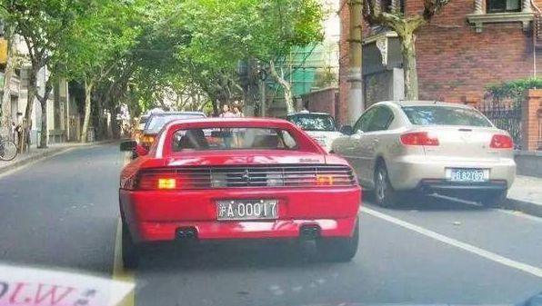 上海第一辆法拉利，90年代百万价格，而今车牌值天价却不能上路