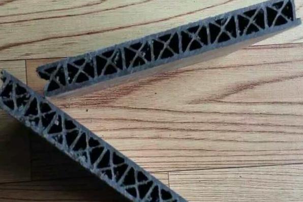 这种新型建筑模板绿色环保、成本低、发展前景