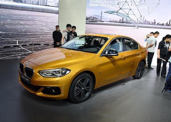 花20万买的豪车,比A3大,还配全景天窗,年轻人还买什么迈腾高清图片