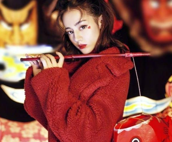 迪丽热巴的脚趾大?没关系反正颜值高!