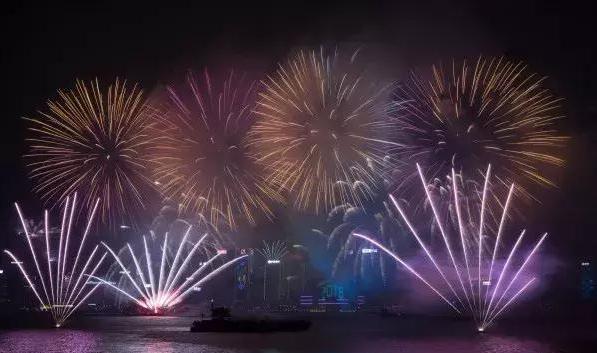 35万人一起跨年!香港超大型烟花秀,迎接2018!