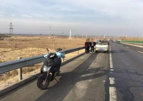 中宁高速惊现电动车软拖小货车,你还想干啥?