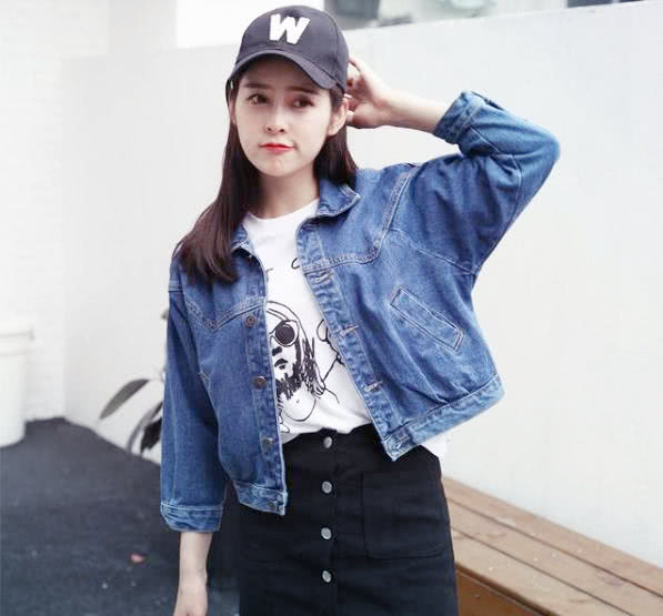 时尚牛仔衣美女 随性搭配 穿出百变女人味!