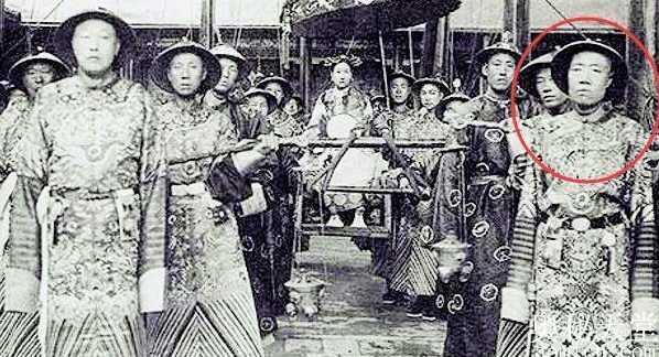 据说李莲英墓内只有头颅一个,那么李莲英到底