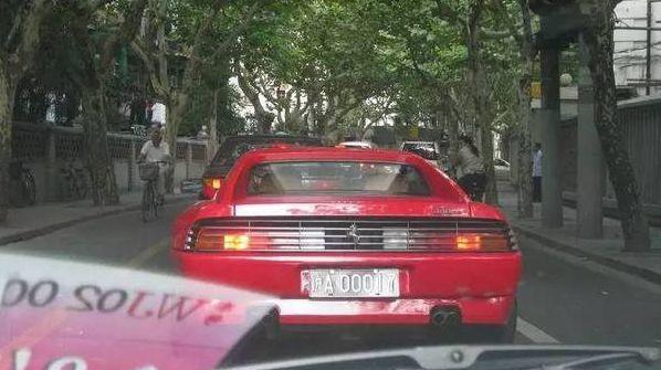 上海第一辆法拉利,90年代百万价格,而今车牌值天价却不能上路
