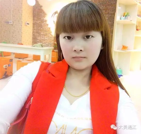 她是个孤儿,报名参加"通江小姐",她不想再自卑下去