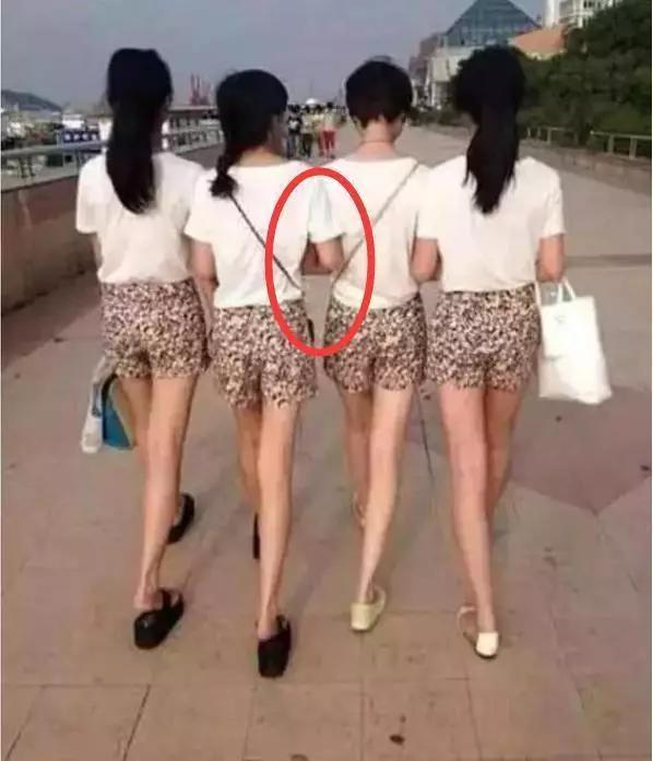 精选搞笑内涵:美女们游泳不穿泳衣,这下尴尬了吧!