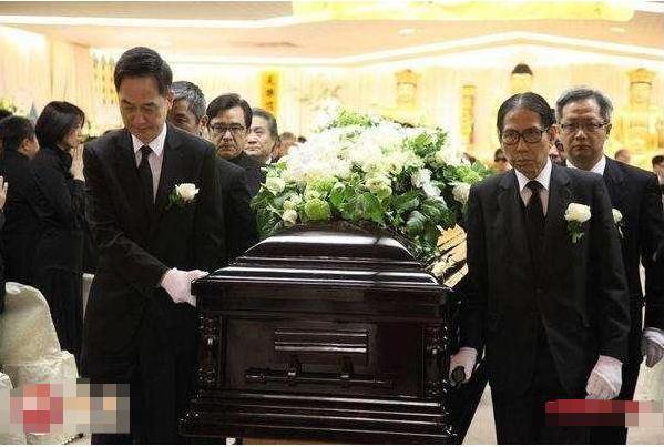 强迫蓝洁瑛的邓光荣什么来头?为何他的葬礼成龙和洪金宝都去了?