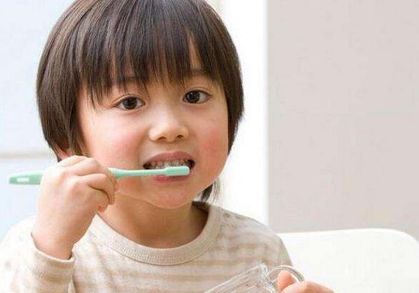 孩子几岁开始换乳牙?换牙过早或过晚,对孩子发