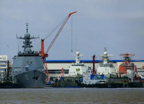 中国052D驱逐舰批量生产，日媒称：一艘爱宕级可轻松击败3艘052D