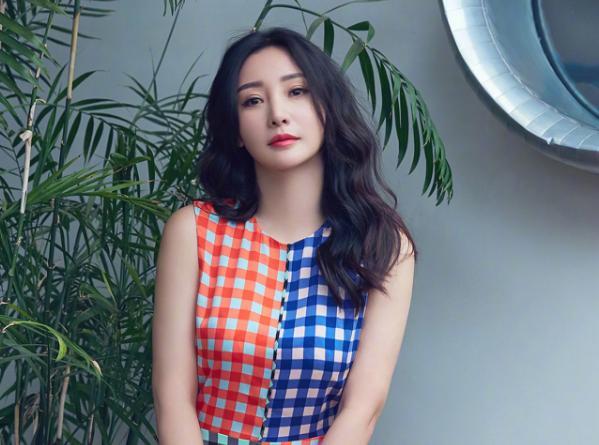 26日出生于湖南长沙,毕业于星海音乐学院,华语女歌手,词曲创作人,演员