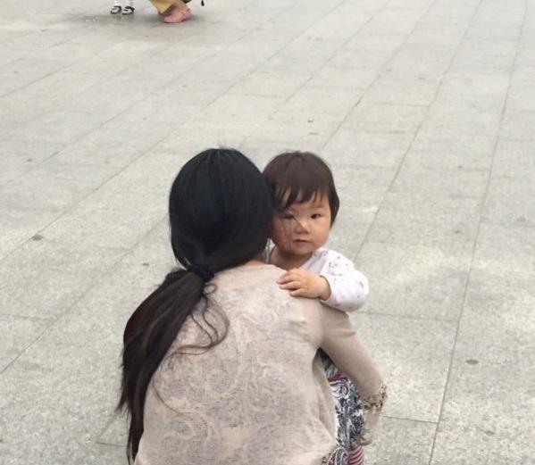 结婚后一个女人独自带娃有多累?看完你就知道