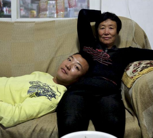 实拍:一对男同性恋的生活,希望父母能原谅,感觉生活十分幸福