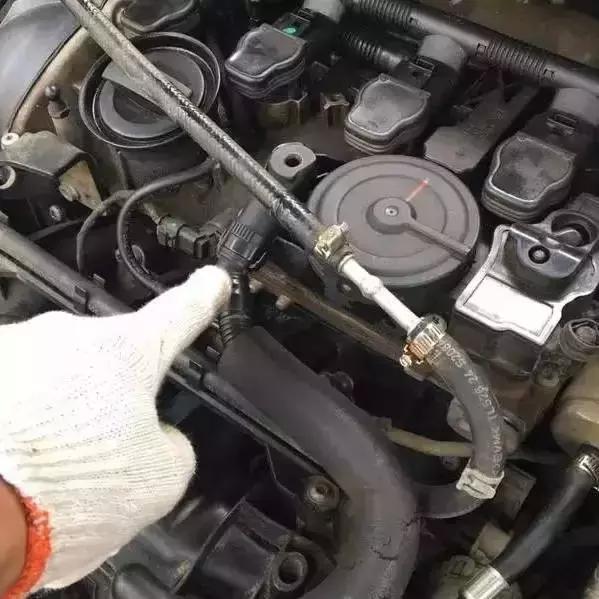 维修师傅法: 大众车烧机油, 多半是这里出故障!