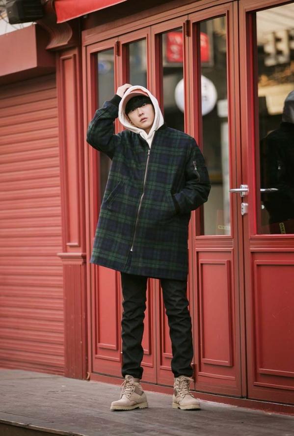 男士格子大衣里面怎么搭配时髦又保暖,跟着这