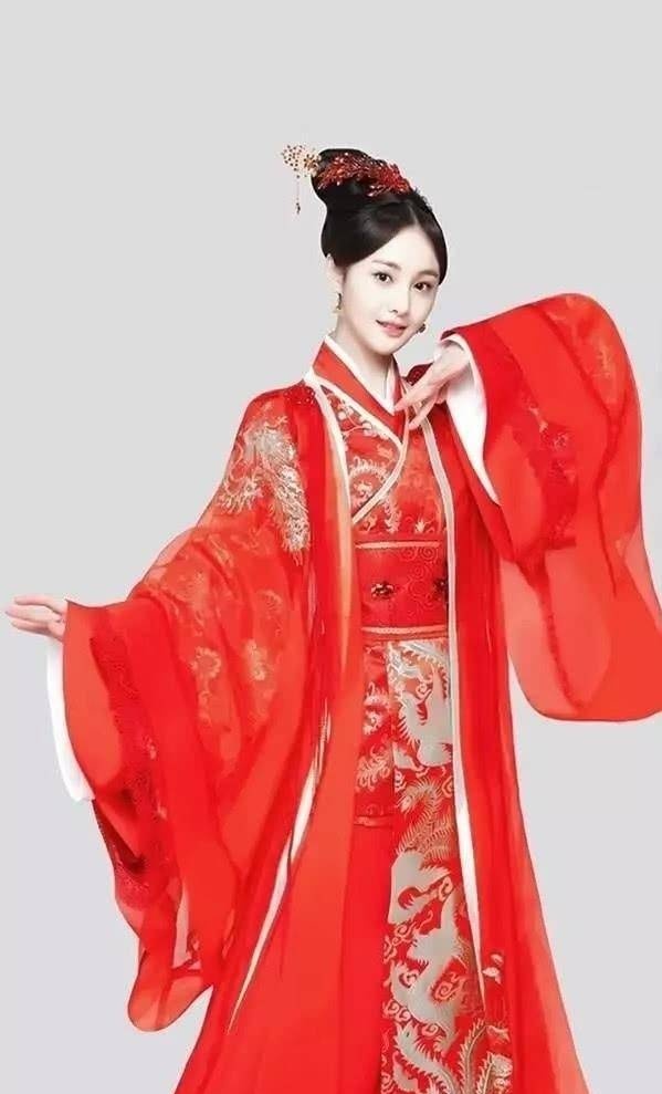 巴服婚纱照_迪丽热巴婚纱照(2)