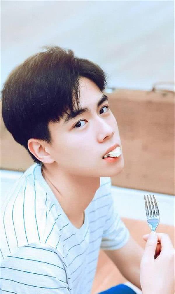 不是白敬亭也不是胡一天,吴倩新剧《我只喜欢