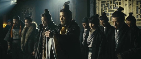 彭越骚扰项羽的后防,项羽回师平乱后欲屠城,一少年让