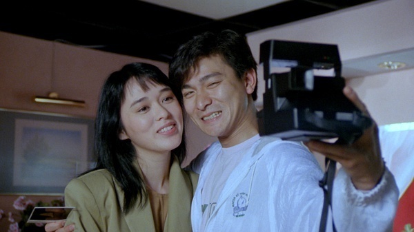 简慧真因为出身在富贵世家,所以在她身上自带一种端庄的气质.