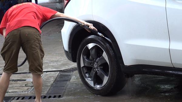 自己洗车真的比去专门的洗车店好吗?