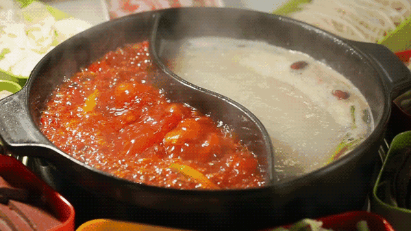 鸳鸯火锅不稀奇 可你见过鸳鸯面吗?